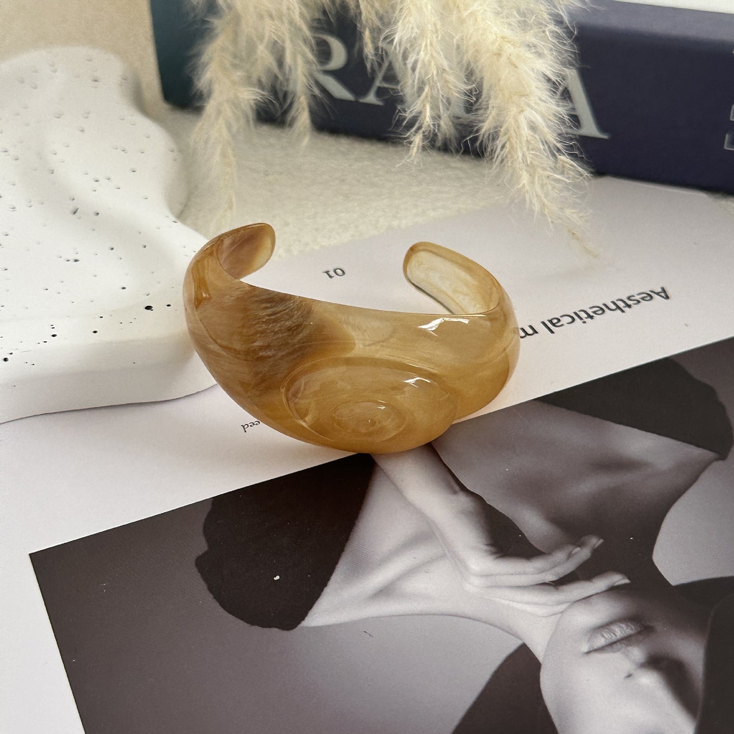 Luxury Round Gradient Acrylic Drip Oil Cuff Bracelet for Women