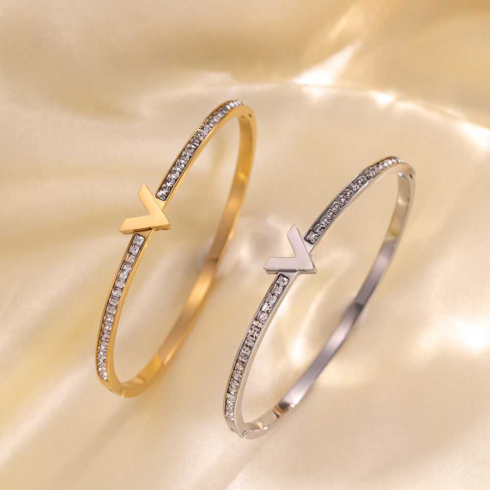 Minimalist V-Shaped Titanium Steel Bracelet for Women with Rhinestone Inlay and Anti-Tarnish Plating