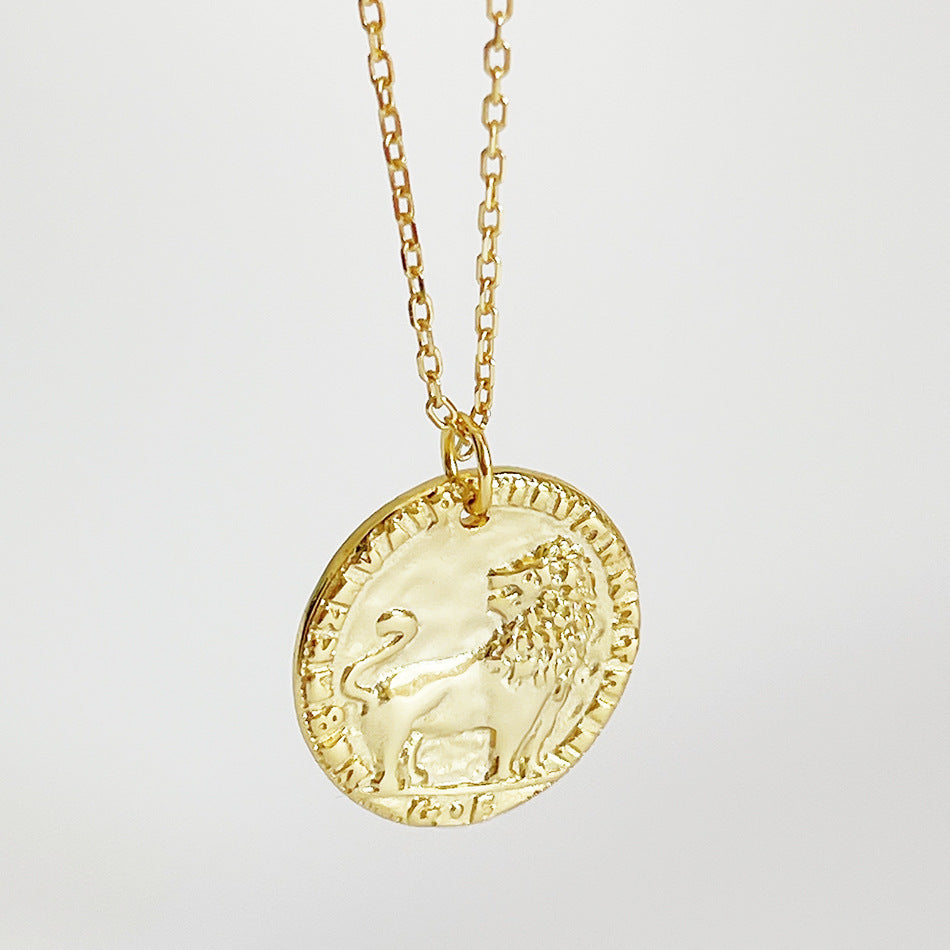 Ciondolo Leone Geometrico in Argento 925 Placcato Oro, Gioielli da Donna con Design Originale Vintage