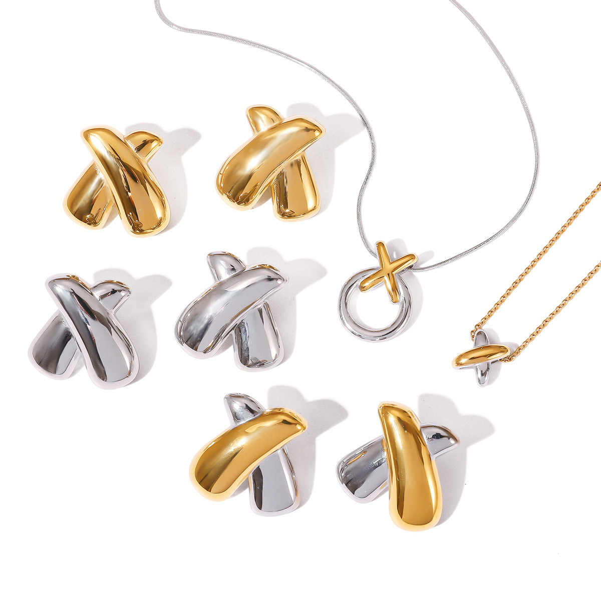 Set Collana con Pendente Geometrico Minimalista e Orecchini in Acciaio al Titanio con Finitura Placcata per Donna
