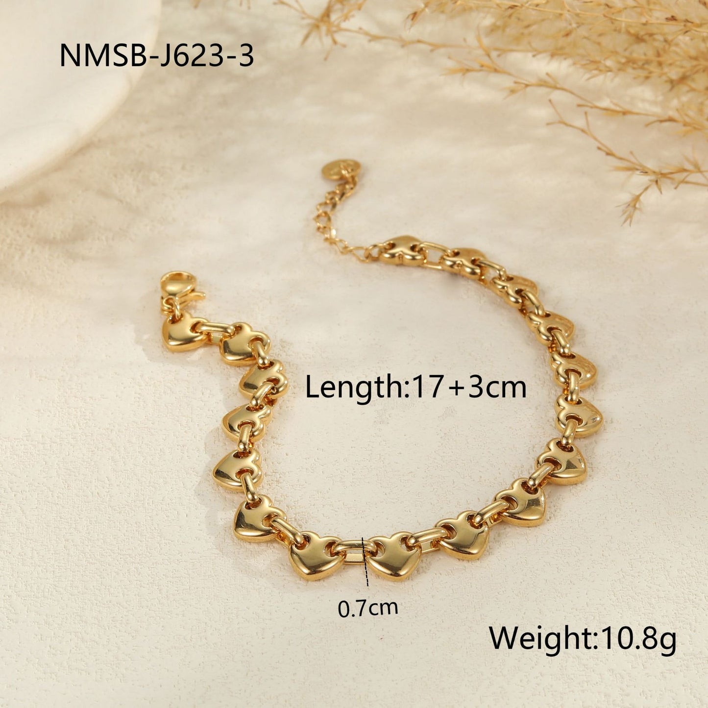 Fashionable Hollow Heart Stainless Steel Bracelet for Women with Plated Finish Minimalist Elegant Luxury Style