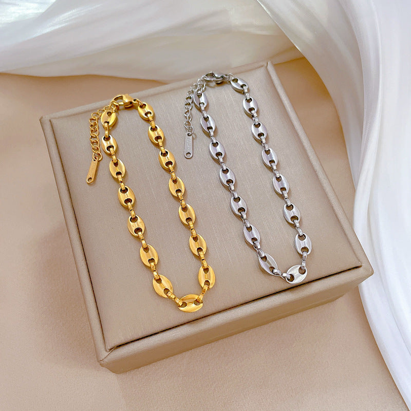 Pulsera con dije de nariz de cerdo minimalista de acero de titanio para mujer con baño de oro estilo coreano vintage