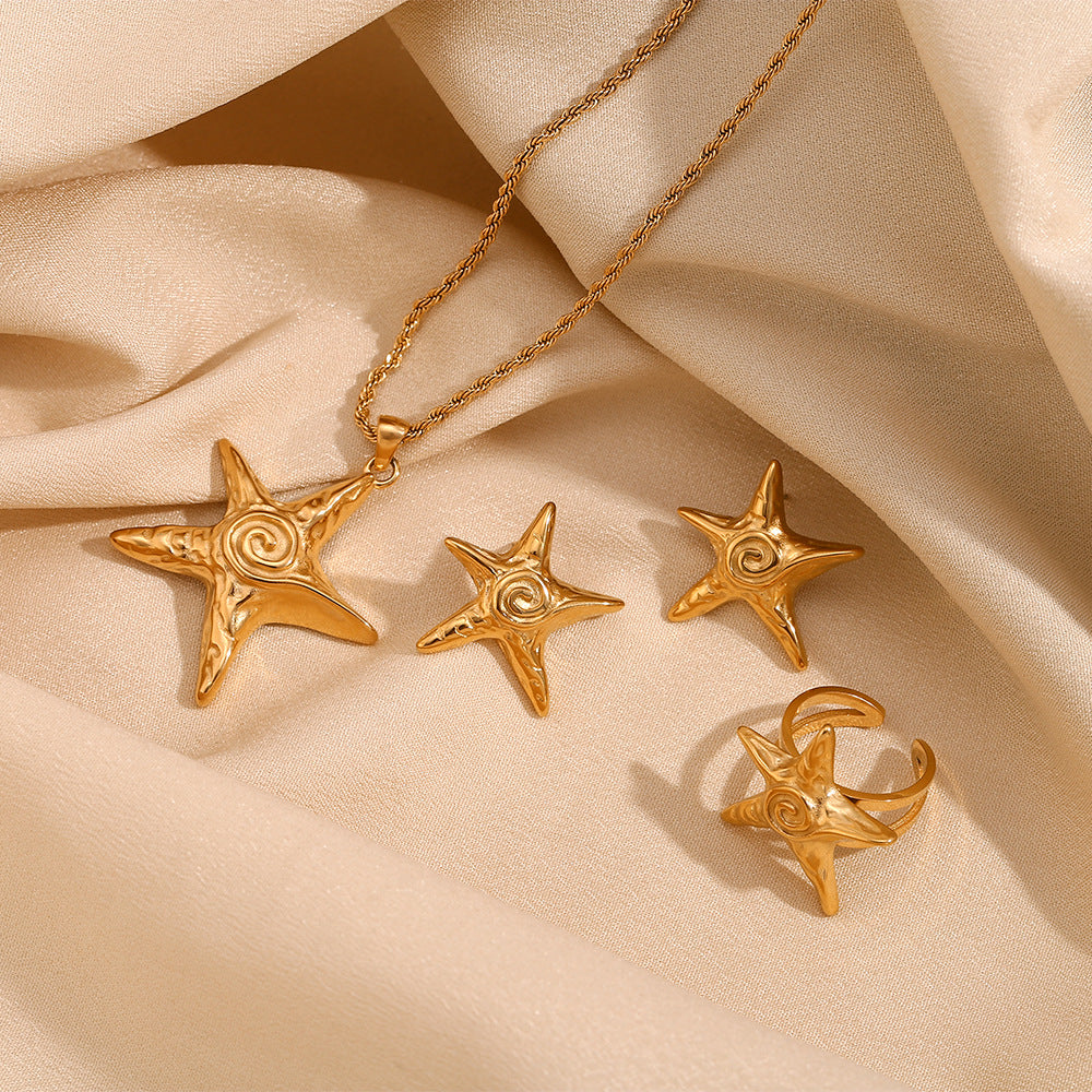 Vintage Star-Shaped Stainless Steel Necklace with 18K Gold Plating and Star Pendant for Women