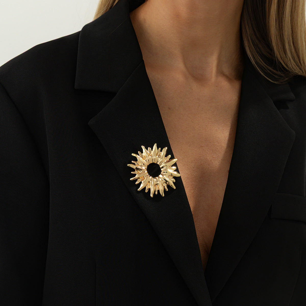 Elegant Plated Alloy Geometric Floral Brooch for Women