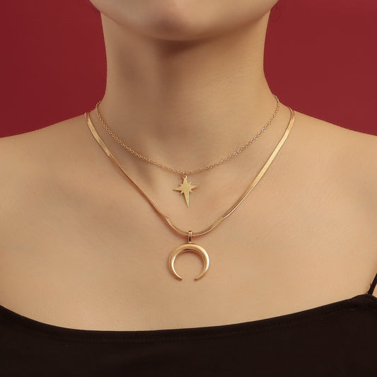 Elegante Collar con Colgante Geométrico de Luna y Cruz para Mujer con Cadena de Serpiente Plana de Triple Capa y Acabado de Aleación Electrochapada