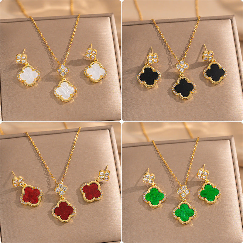 Set collana e orecchini da donna di lusso a forma di trifoglio in acciaio al titanio con intarsi in oro su catena a O