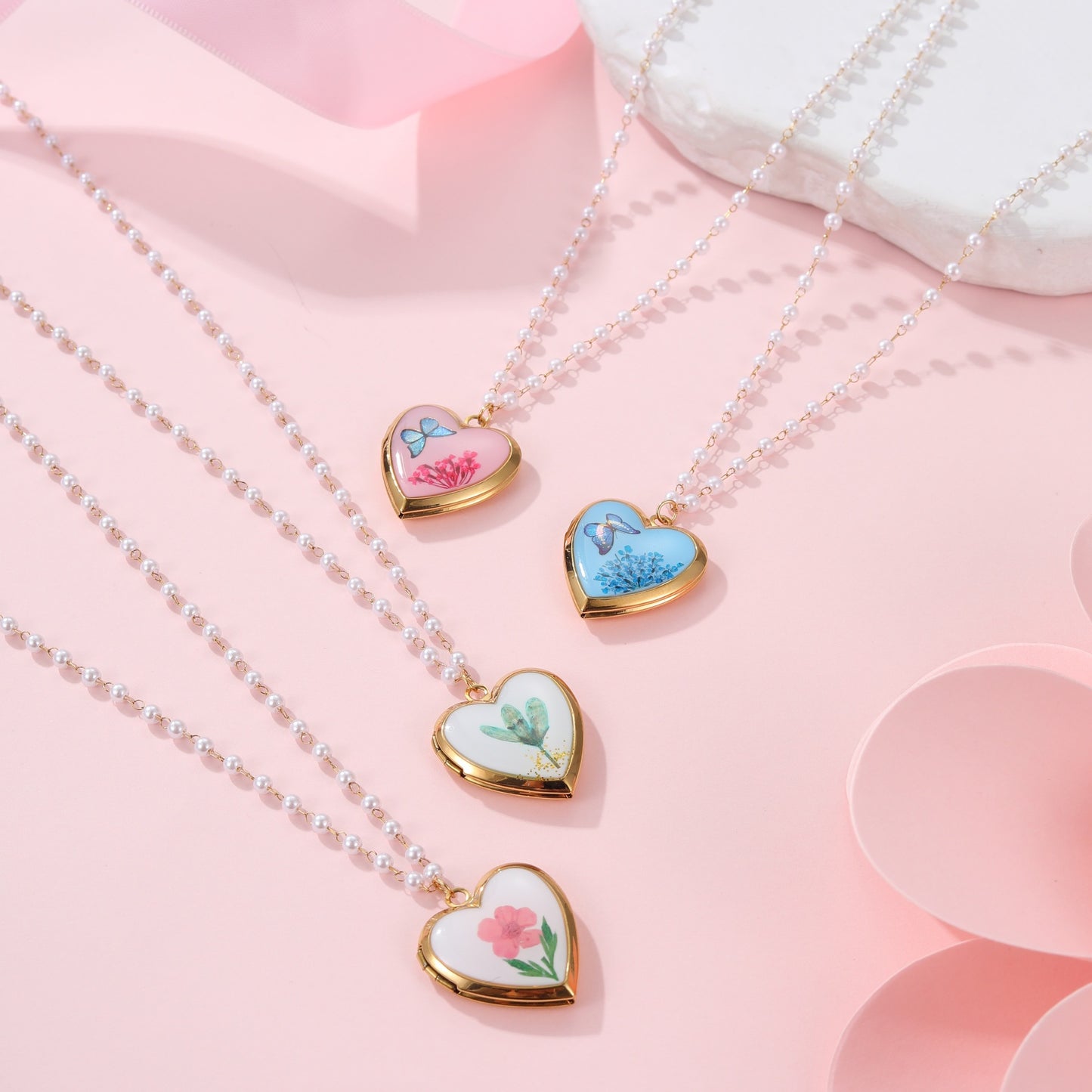 Elegante collar de acero inoxidable con colgantes de esmalte de corazón, florales y mariposas para mujer