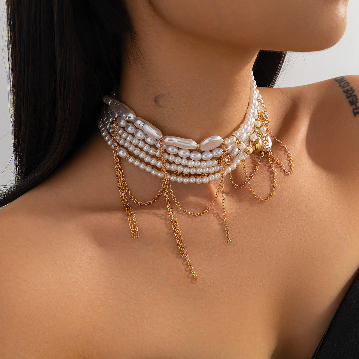 Collana girocollo da donna multistrato in perle sintetiche stile vintage con nappe e catena di perline