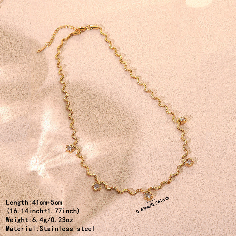 Collana da donna in acciaio inossidabile placcato oro di lusso con stella e zirconi cubici