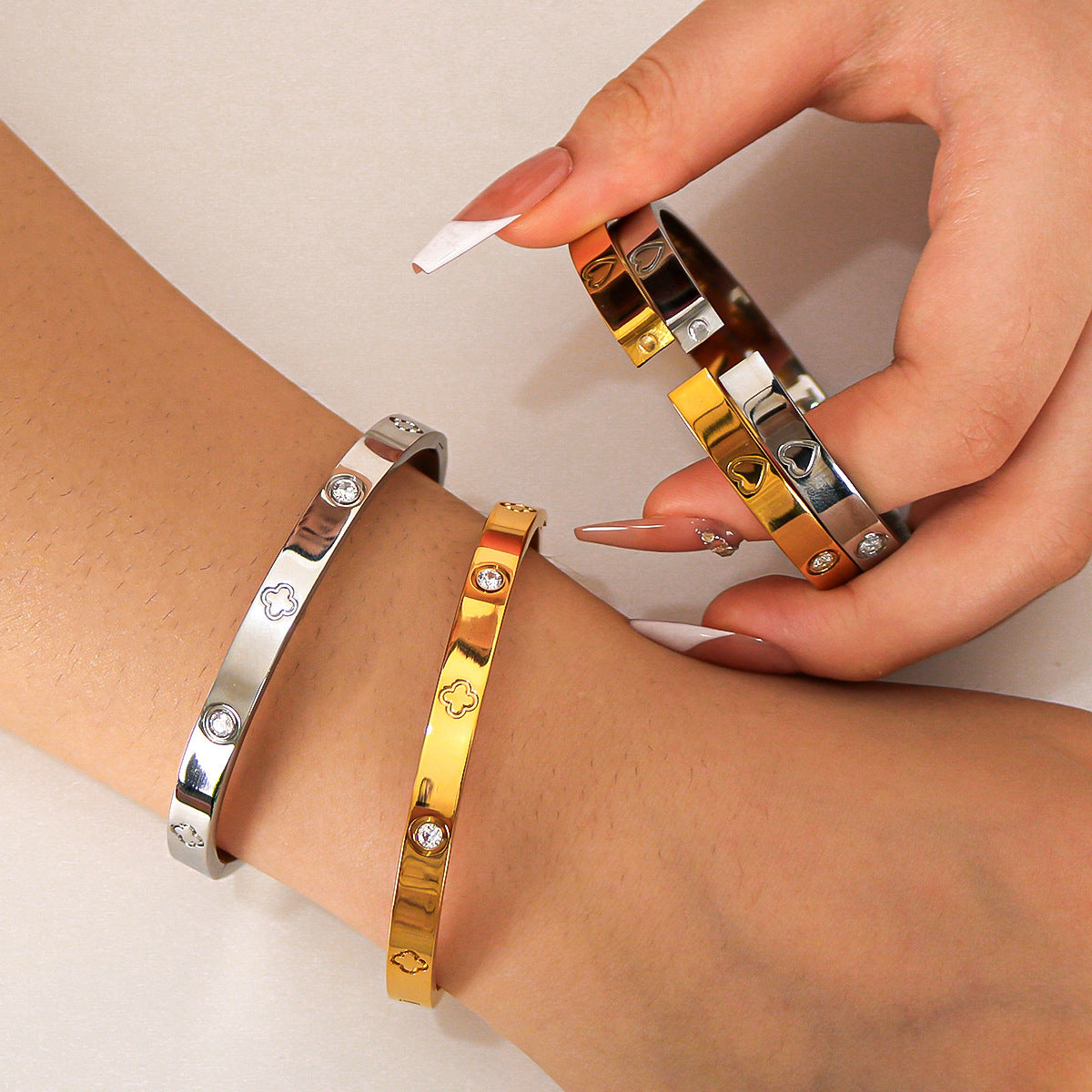 Minimalist Heart-Shaped Titanium Steel Bracelet with 18K Gold Plating and Rhinestone Inlay for Women