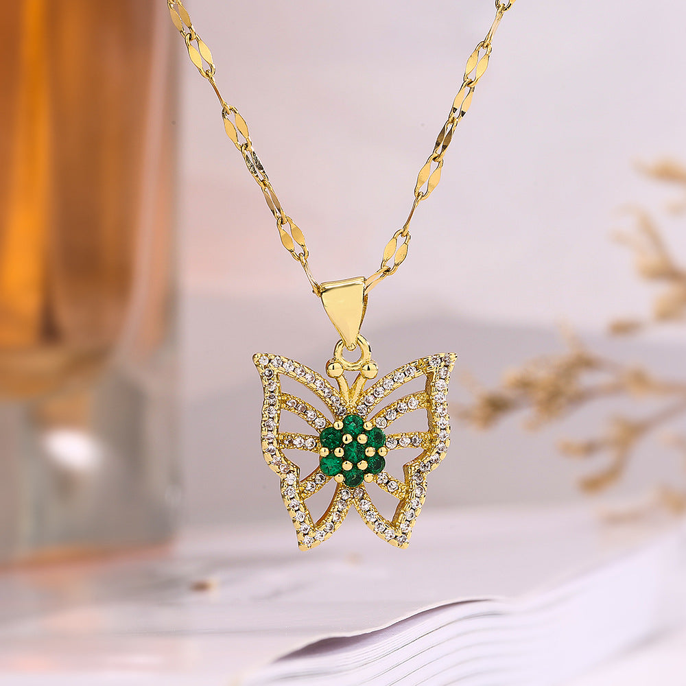 Collana con Pendente a Farfalla Minimalista da Donna Realizzata in Ottone con Placcatura in Oro Vero e Intarsio in Zirconi