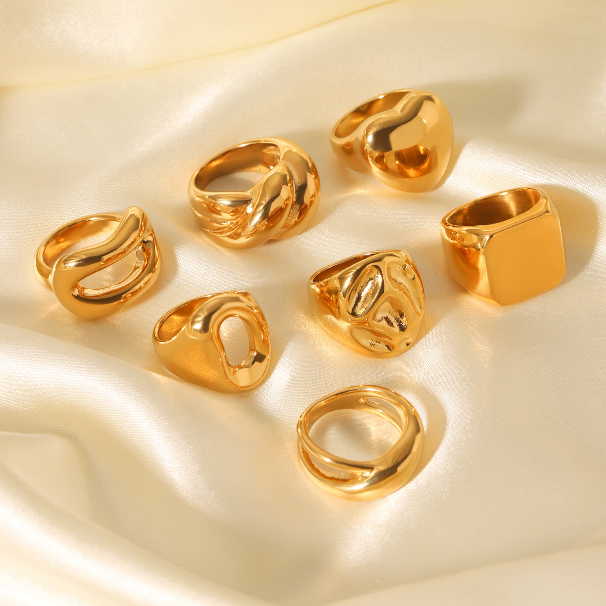 Anello in Acciaio Inossidabile Geometrico Minimalista Traforato da Donna con Forma a Cuore e Finitura Lucida