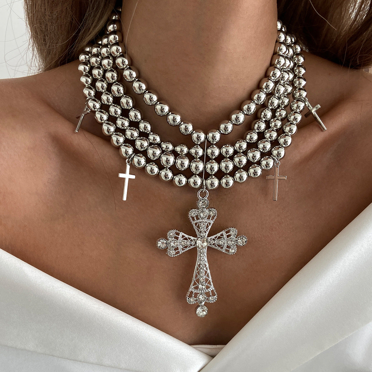 Collar con colgante de cruz dulce y atrevida con incrustaciones de diamantes de imitación, cadena de clavícula multicapa de aleación para mujer