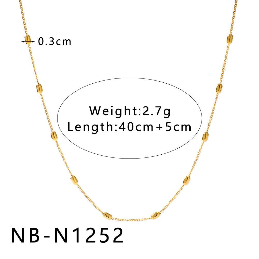 Collana con pendente geometrico minimalista da donna con design a intaglio, catena in acciaio inossidabile e finitura placcata sottovuoto in oro 18 carati