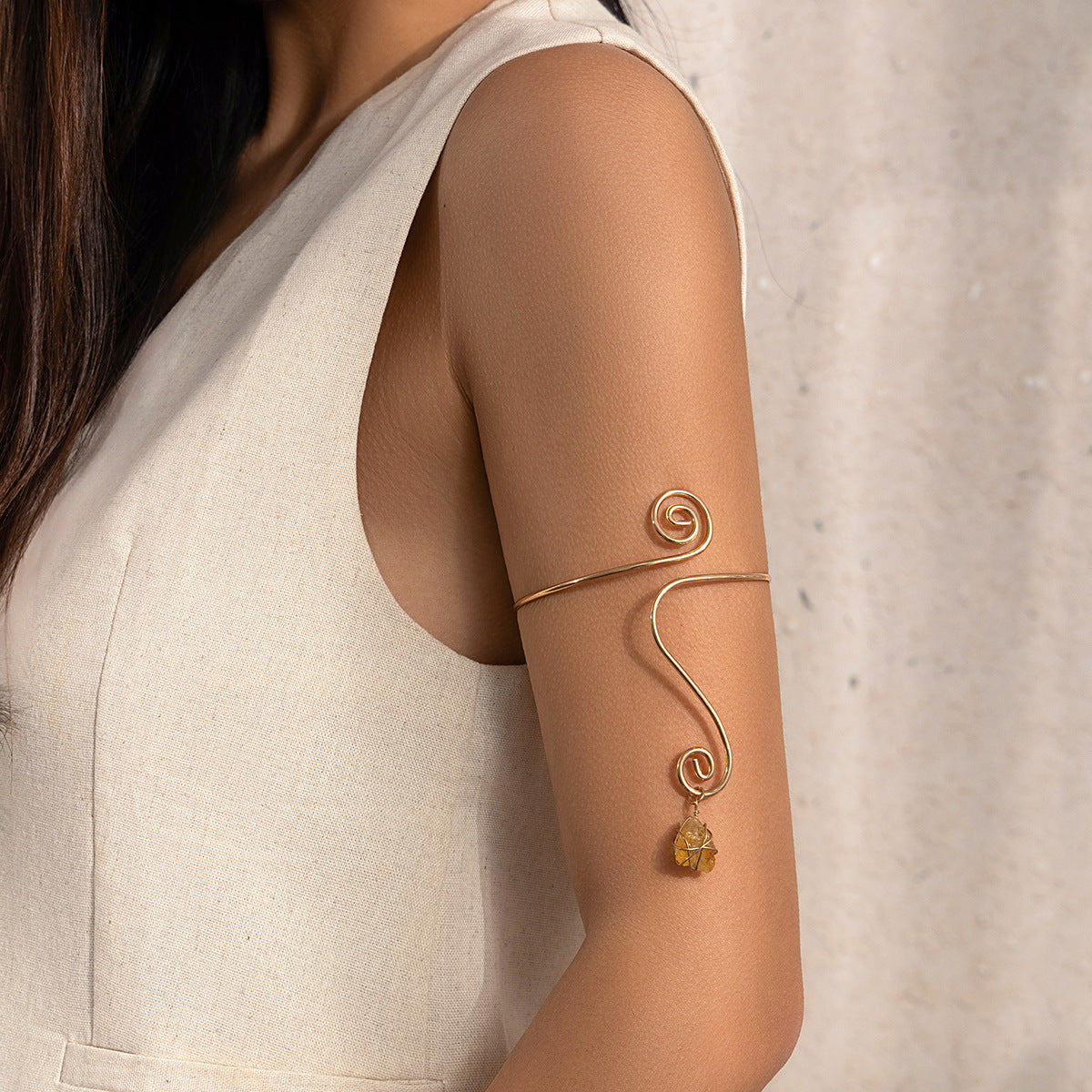 Pulsera abierta de cadena para el brazo, estilo hip hop, con diseño de espiral entrelazada de diamantes de imitación, borla y detalles circulares