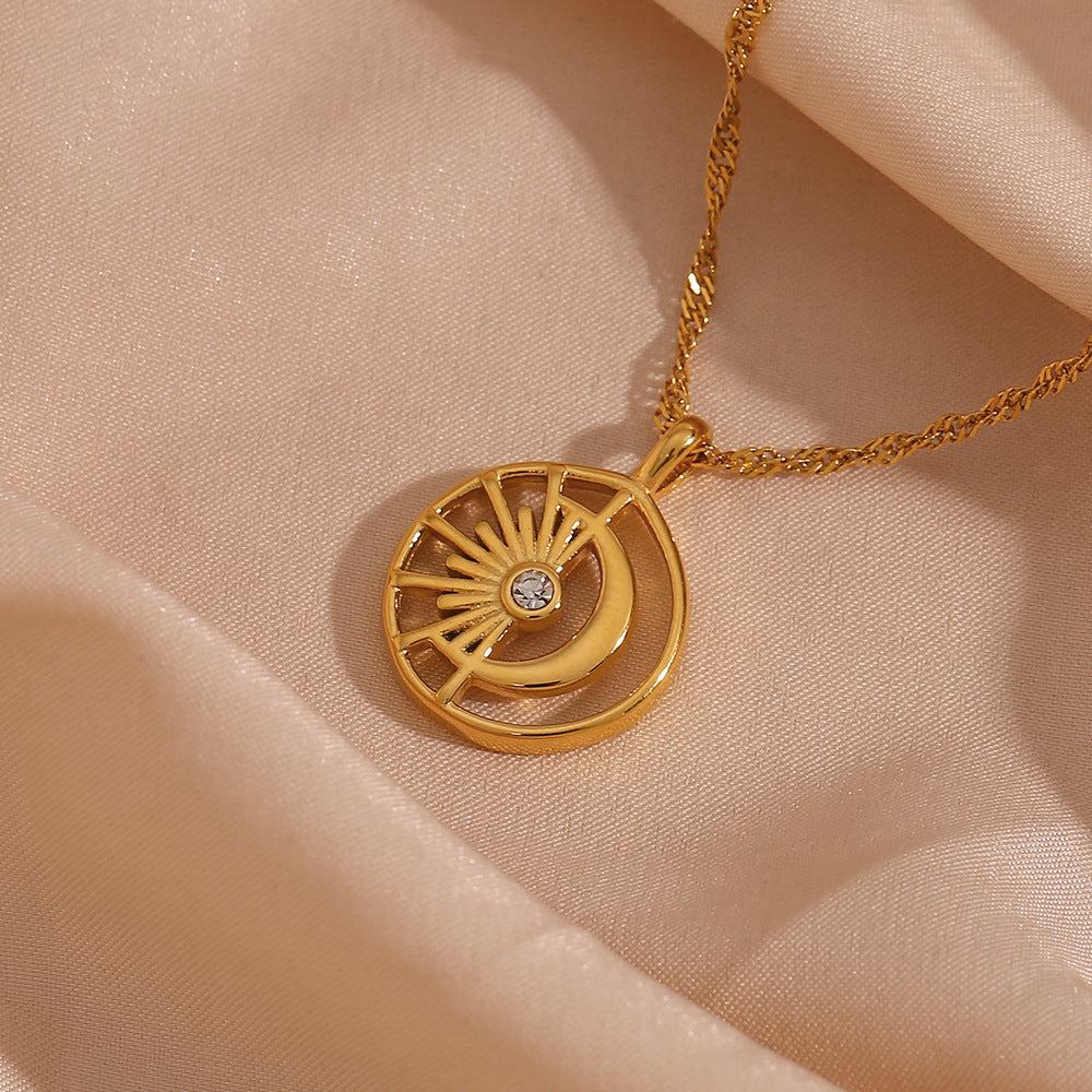 Elegante Collar Colgante Geométrico de Acero Inoxidable con Diseño Hueco de Sol y Luna Bañado en Oro de 18K para Mujer