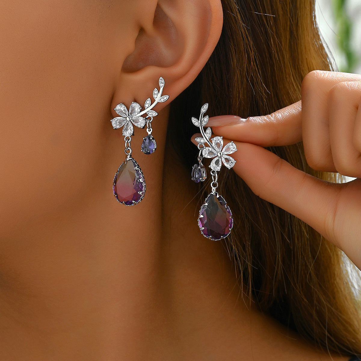 Aretes rústicos de flor y espiga de trigo para mujer con incrustaciones de circonita en base de cobre y postes de acero inoxidable