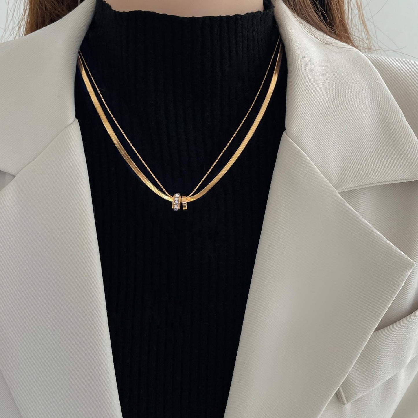 Collana minimalistica con ciondolo a forma di fiore in acciaio al titanio, delicata, per uomo e donna