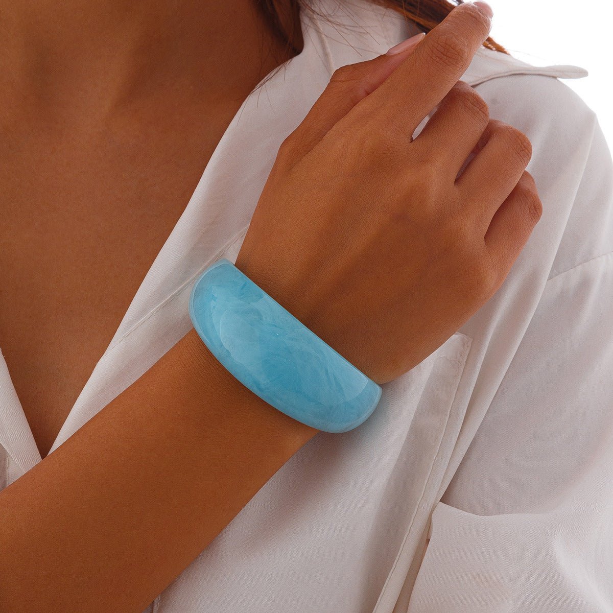 Pulsera geométrica de acrílico asimétrica atrevida con acabado pulido para mujer