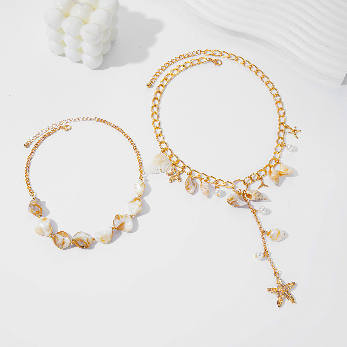 Collana pendente a conchiglia a forma di stella minimalista con leghe e perle sintetiche su catena in ferro e alluminio galvanizzato