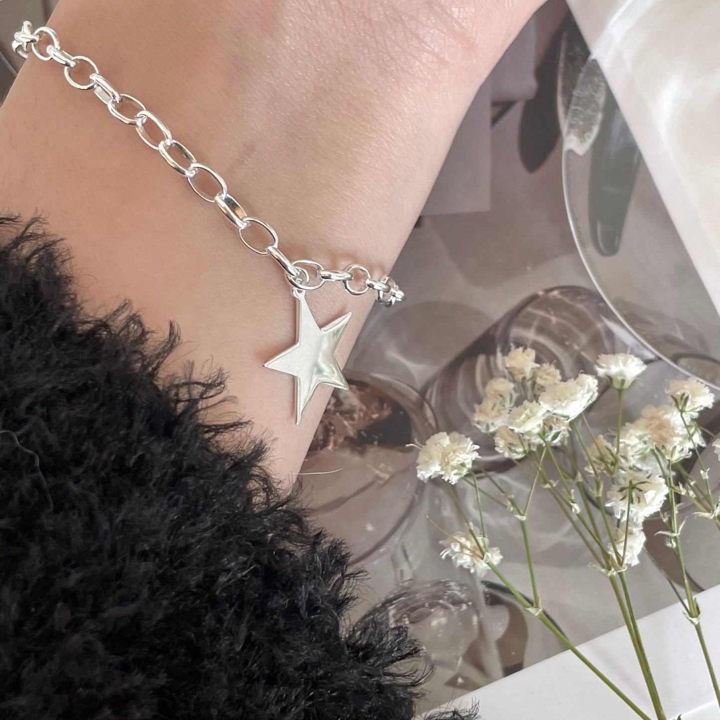 Sweet Minimalist Star-Shaped 925 Sterling Silver Bracelet with Plated Finish