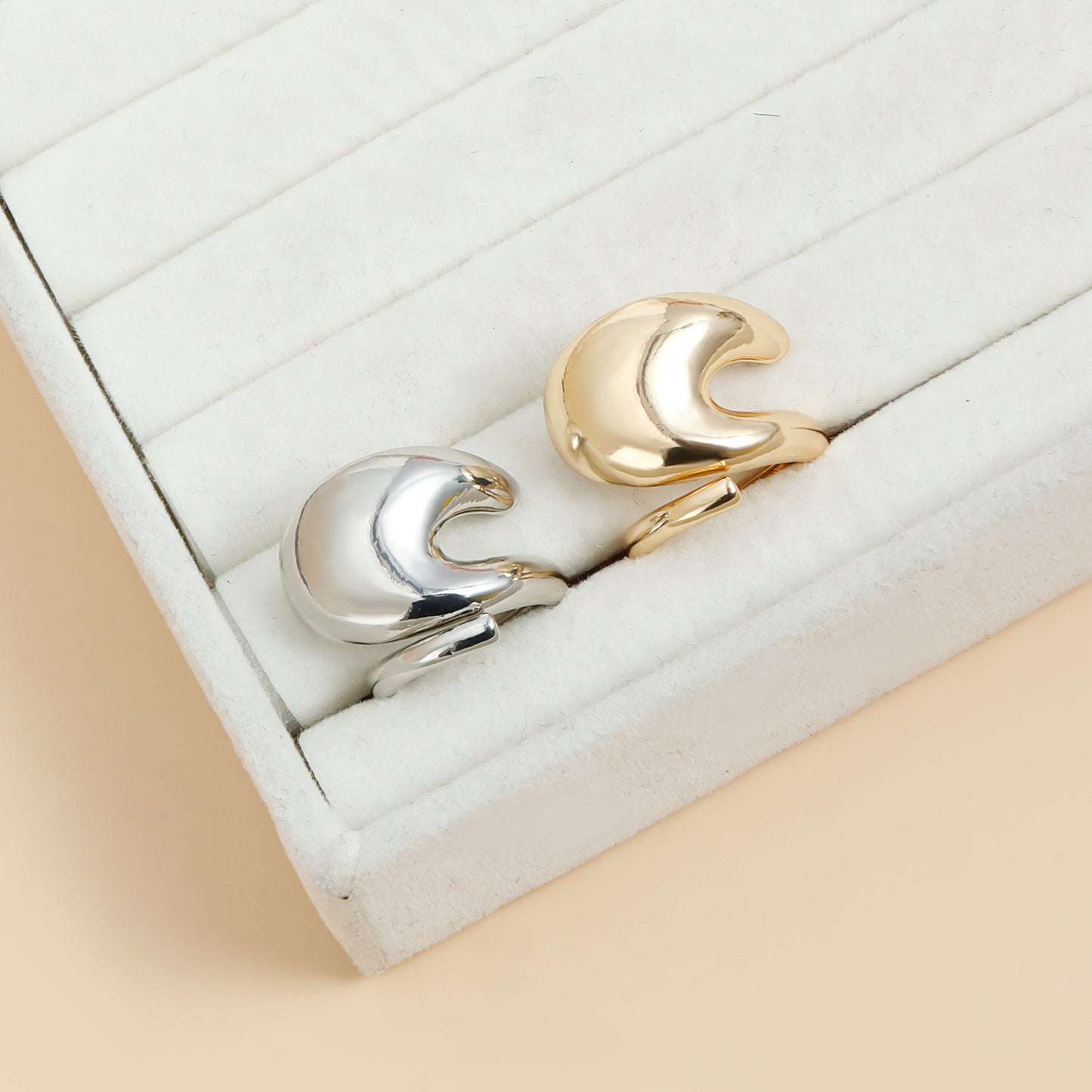 Geometric Open-Adjustable Ring for Women with Metallic Finish and Plated Surface