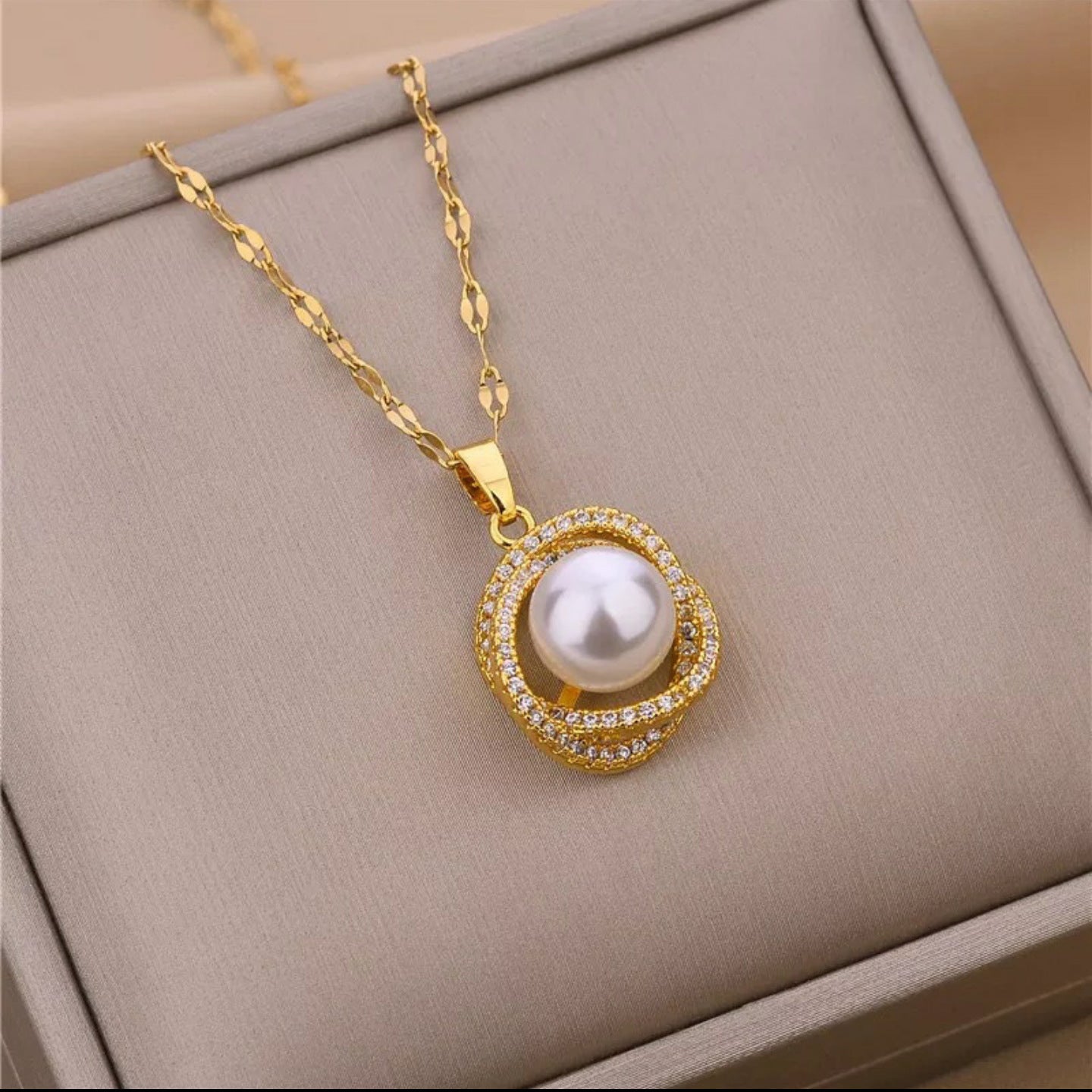 Luxury Minimalist Geometric Pearl Pendant Necklace for Women in Titanium Steel with Copper Inlay and Rhinestone Accents on O-Chain