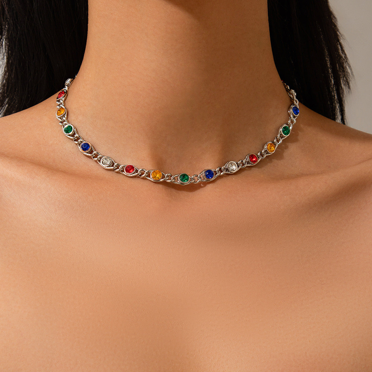 Collar con colgante de diamantes de imitación geométrico, dulce y atrevido, minimalista para mujer, con dije de aleación chapado y cadena entrelazada