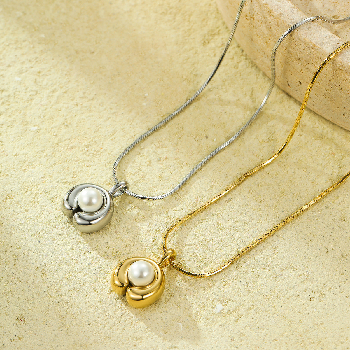 Collana con Pendente Elegante Minimalista con Perla da Donna, Catena a Serpente in Acciaio Inossidabile con Finitura Placcata