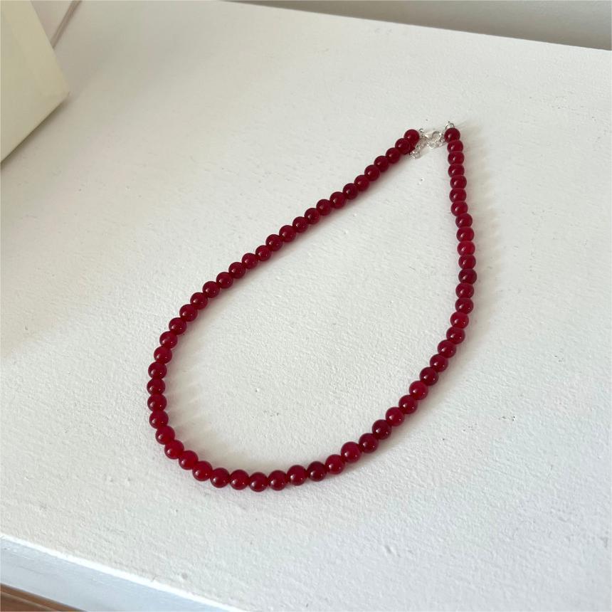 Collar con colgante geométrico minimalista de plata de ley 925 con ágata roja y detalles de cristal rosa, cadena estilo serpiente