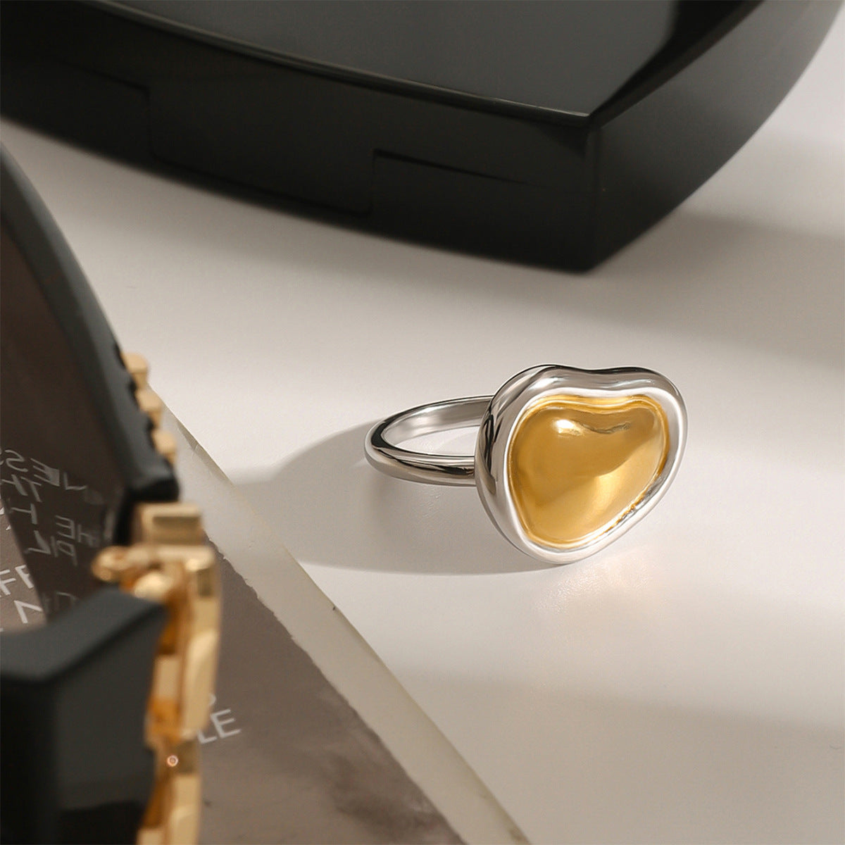 Anillo abierto minimalista de acero inoxidable con forma de corazón y acabado chapado para mujer