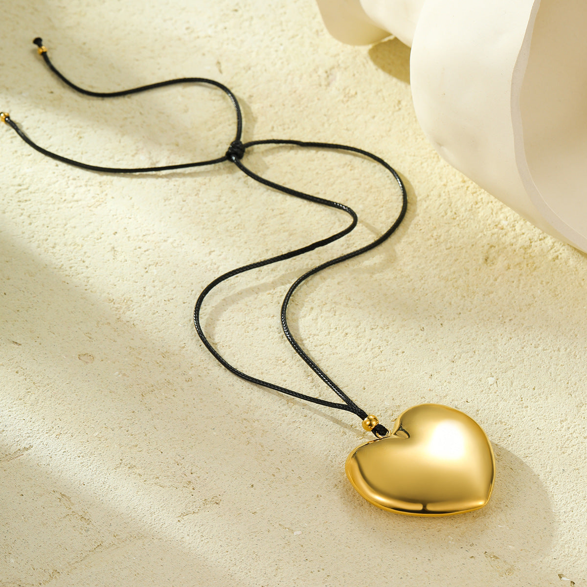 Collar con colgante de corazón de acero inoxidable chapado en oro de 18 quilates de moda para mujer