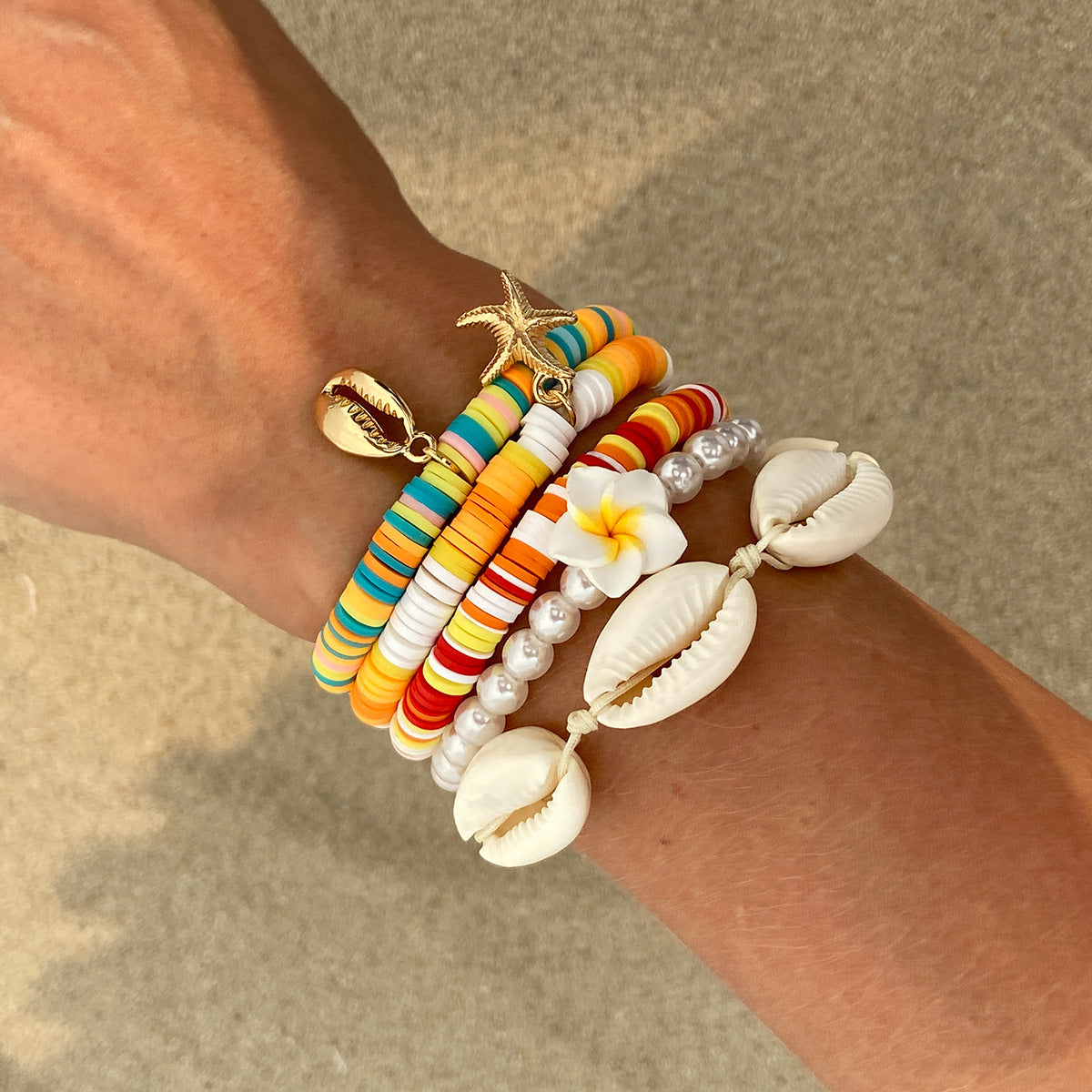 Set di bracciali in argilla polimerica a forma di fiore, in stile bohémien da spiaggia, con perline colorate e lavorazione artigianale