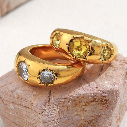 Anello Minimalista Geometrico in Acciaio Inossidabile con Placcatura in Oro 18K e Tre Zirconi per Donna