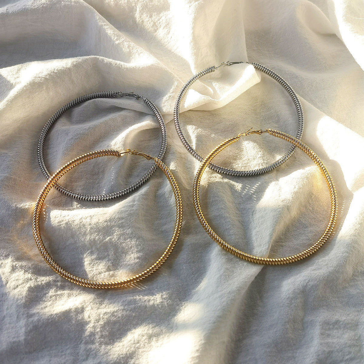 Pendientes llamativos de acero galvanizado con diseño circular geométrico minimalista de estilo vintage, con collar y pulsera a juego para mujer