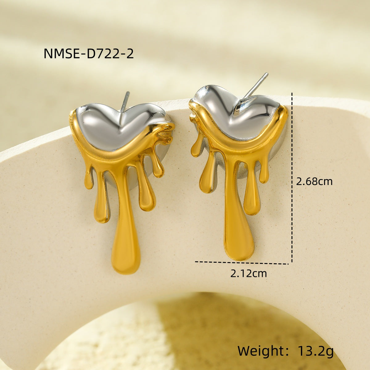 Orecchini da donna in acciaio al titanio con placcatura in oro 18 carati a forma di cuore, stile vintage e design "fuso"