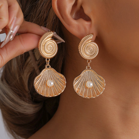 Orecchini da donna con conchiglie geometriche in stile vintage, con dettagli in perla, in lega di zinco con finitura galvanica