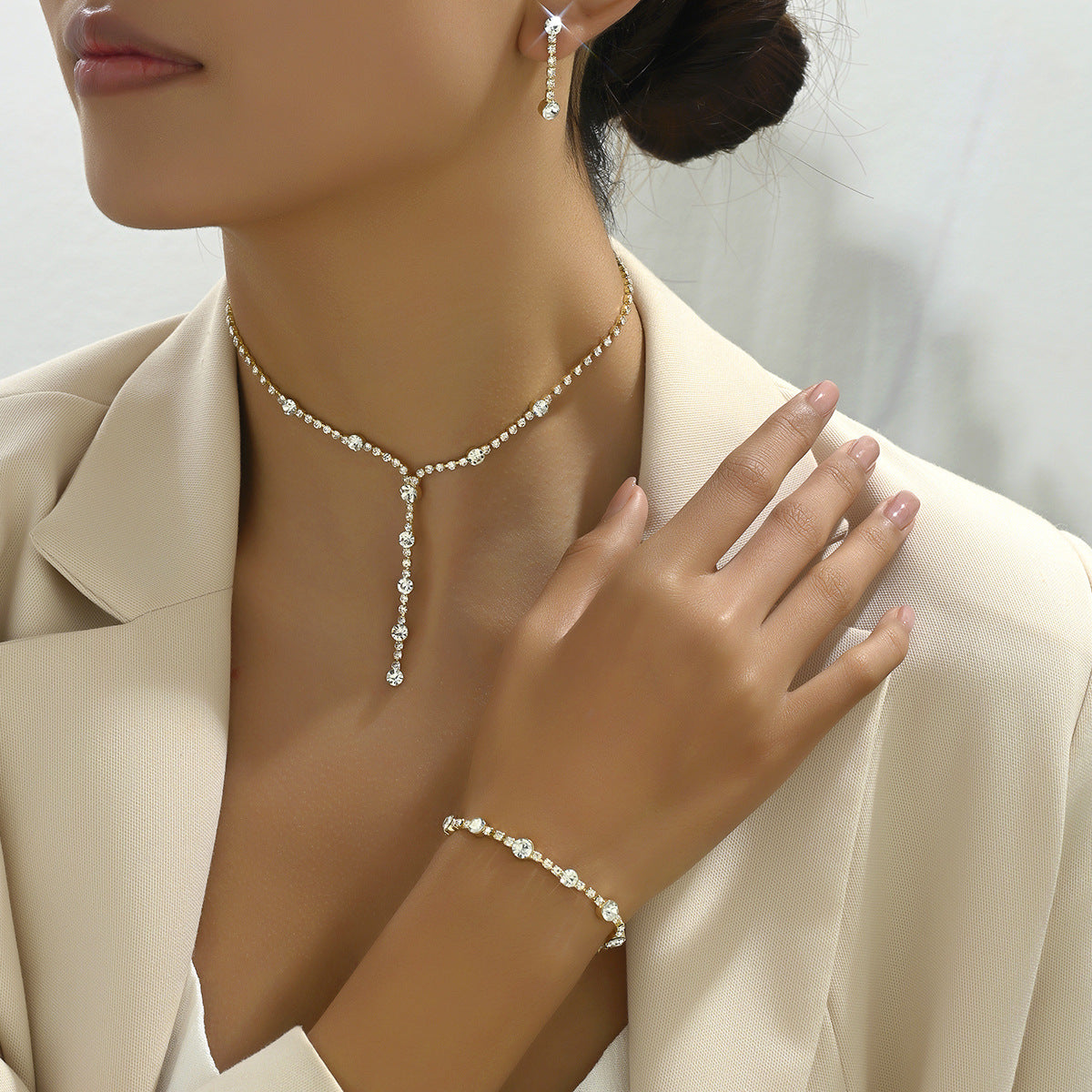 Set di collane con ciondolo geometrico minimalista da donna con catena in rame e intarsio in zircone