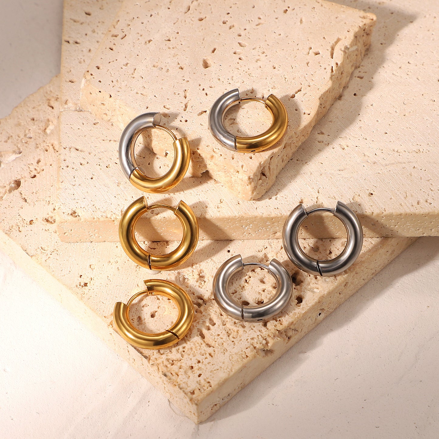 Pendientes minimalistas geométricos en forma de anillo de acero inoxidable con baño de oro de 18 quilates