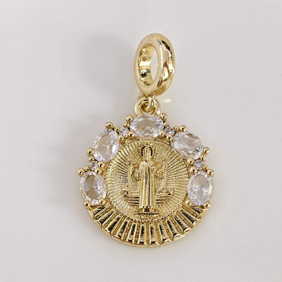 Ciondolo a Lettera Minimalista in Ottone Placcato Oro 18K con Barretta Charm con Zirconia Cubica Incastonata