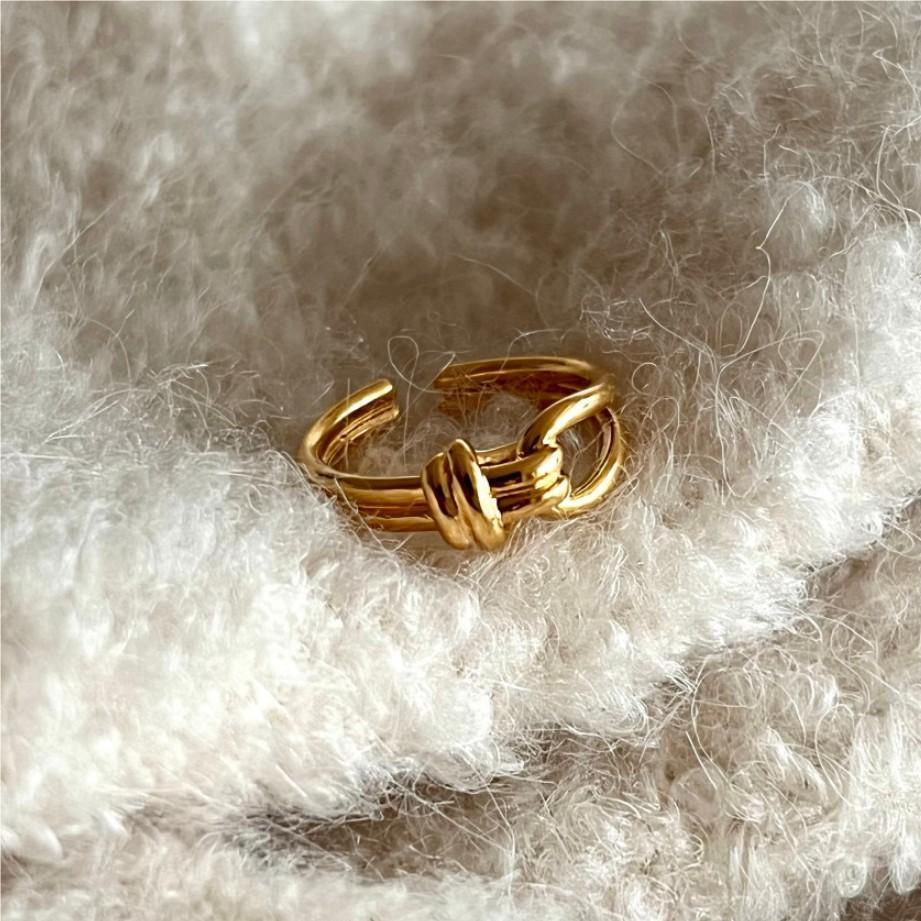 Minimalist Heart-Shaped 925 Sterling Silver Knotted Ring for Women with Geometric and Striped Accents