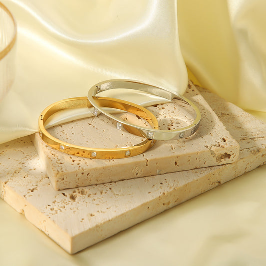 Bracciale da donna a polsino in acciaio inossidabile geometrico quadrato minimalista con intarsio di zirconi bianchi