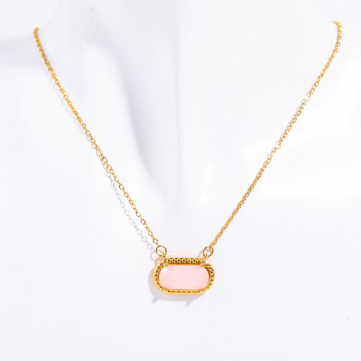 Elegante collana ovale con zircone verde in rame placcato oro da donna