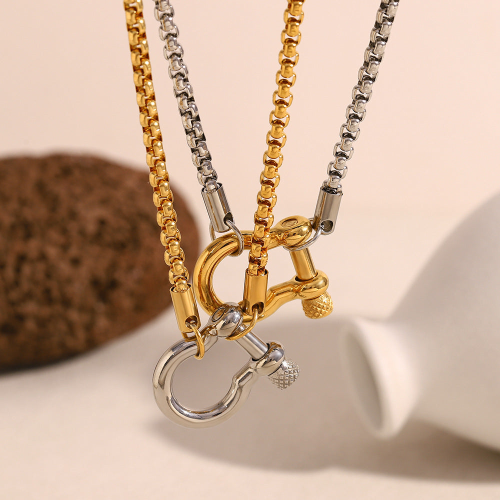 Collana con Pendente Geometrico alla Moda in Acciaio Inossidabile, Placcato Oro 18K e Chiusura a Perla Quadrata da Donna