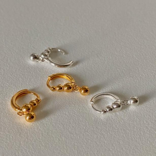 Pendientes de Botón Minimalistas Redondos de Perla para Mujer en Plata de Ley 925 con Acabado Artesanal