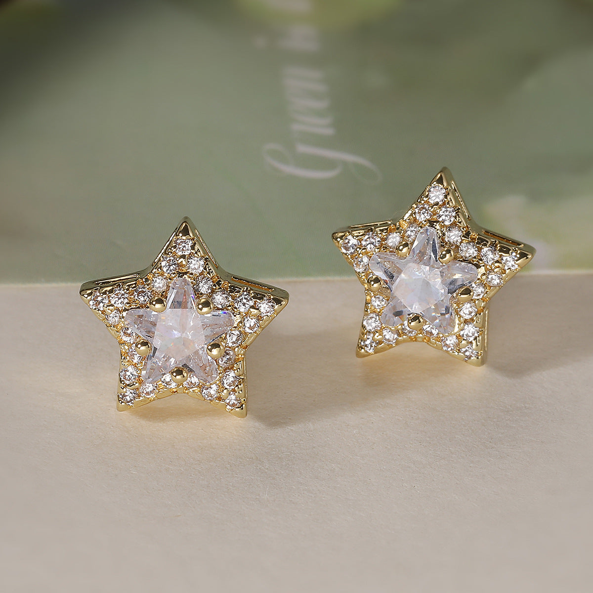 Orecchini a Stella Geometrici Minimalisti in Rame Placcato Oro 18K con Zirconi Micro-Pavé da Donna
