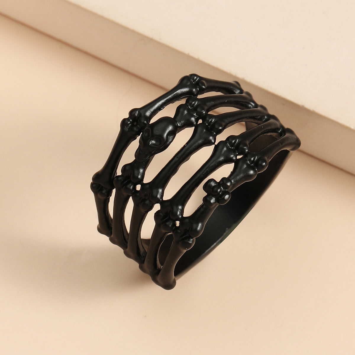 Gothic Punk Skull-Shaped Alloy Ring with Electroplated Finish for Unisex Streetwear Fashion