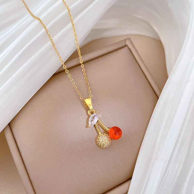 Collar de acero inoxidable con forma de cereza de dibujos animados con incrustaciones de diamantes de imitación para mujeres y hombres, delicada cadena de clavícula
