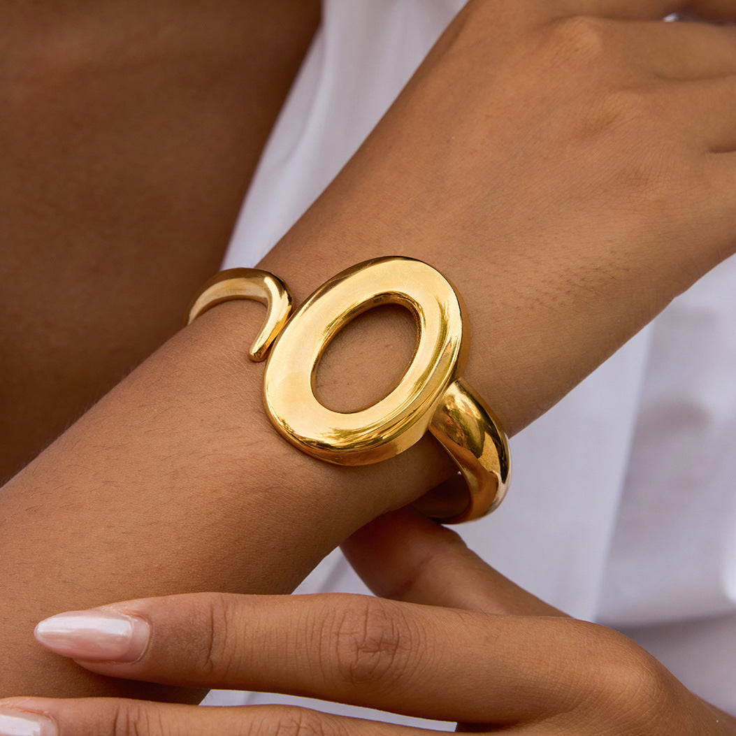 Pulsera Minimalista con Broche de Resorte de Acero Inoxidable y Acabado Bañado para Mujer