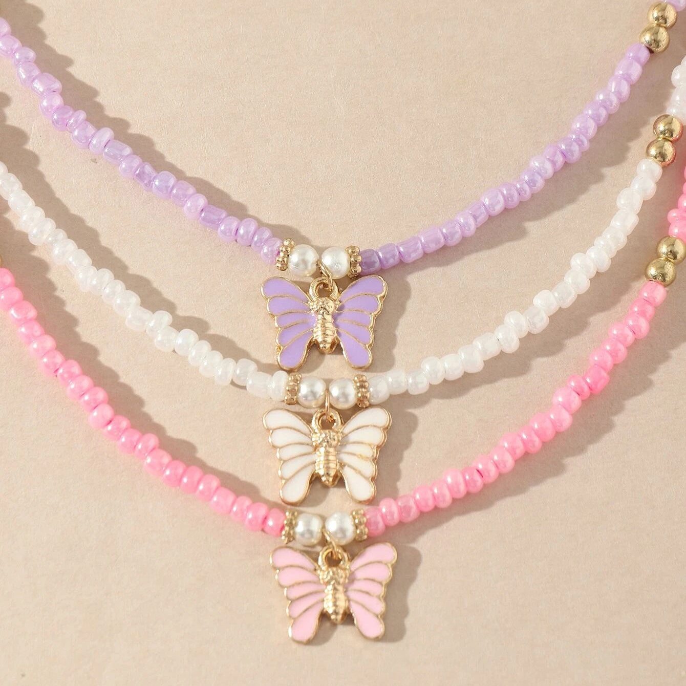 Collana con Ciondolo a Farfalla in Stile Bohemien con Perle di Vetro Colorate per Ragazze, Design Dolce su Catena a Maglie Sferiche